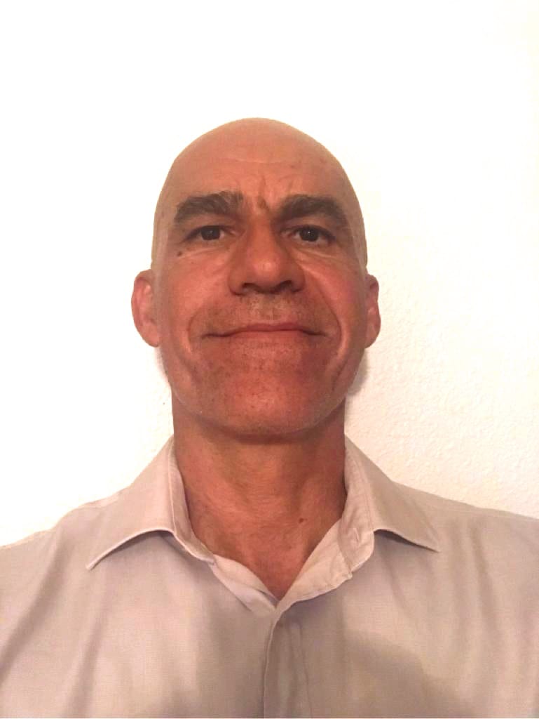 José responsable de cursos en el extranjero